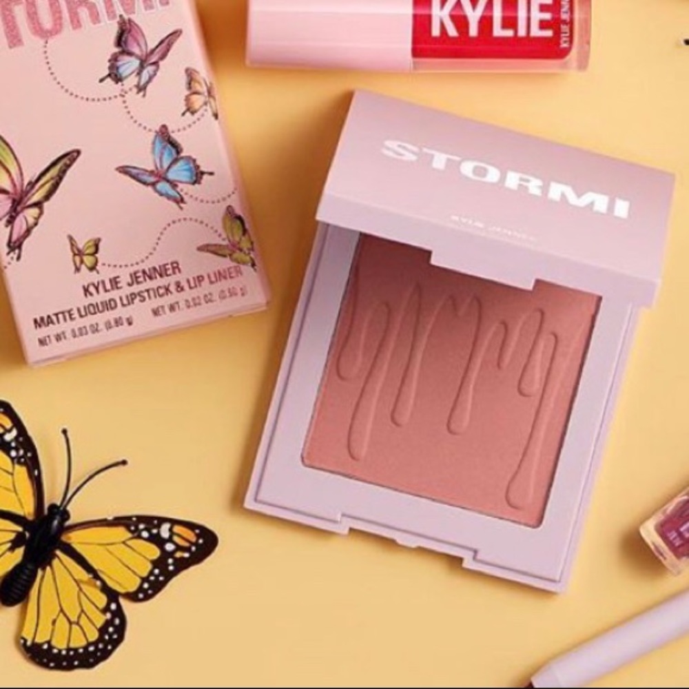 Kylie Cosmetics x STORMI- Flutter In Love | Blush